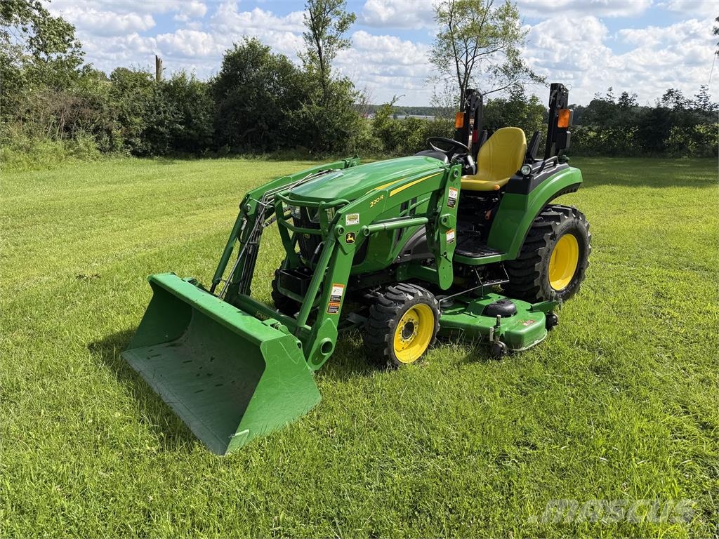 John Deere 2032R جرارات مدمجة