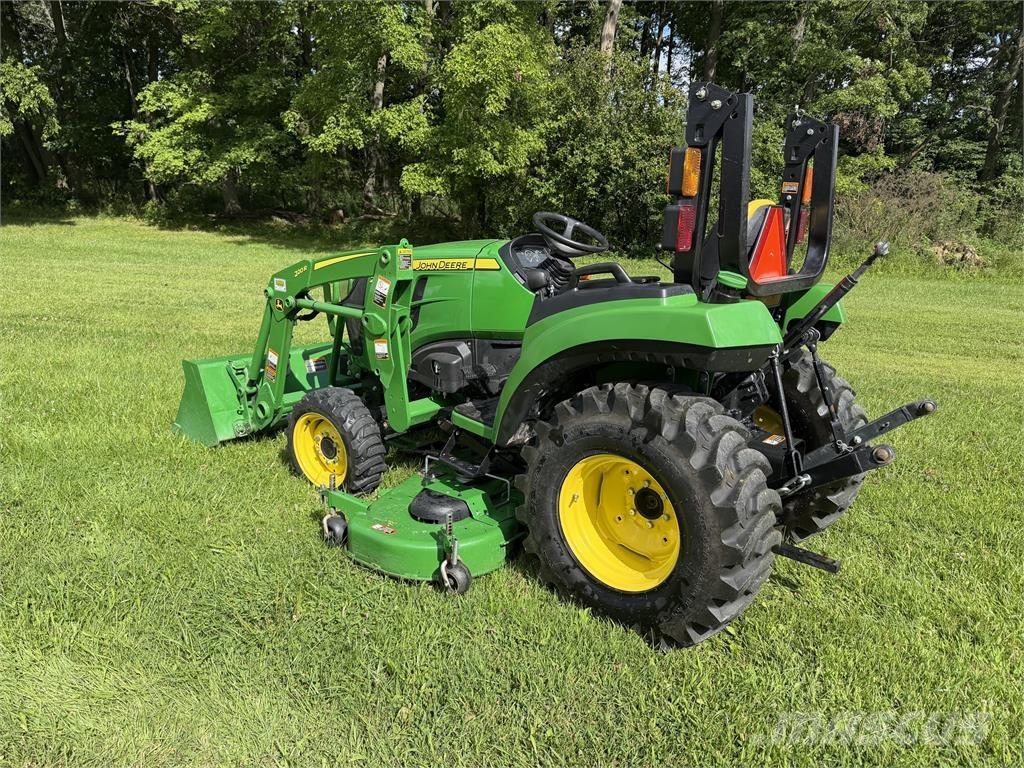 John Deere 2032R جرارات مدمجة