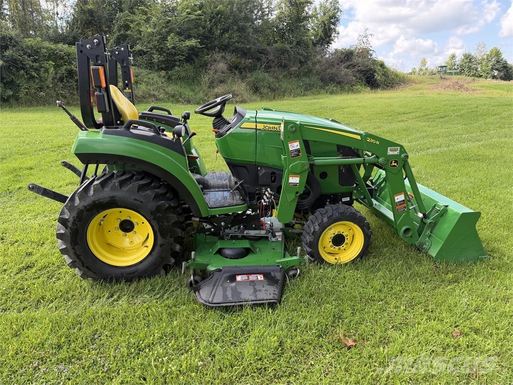 John Deere 2032R جرارات مدمجة