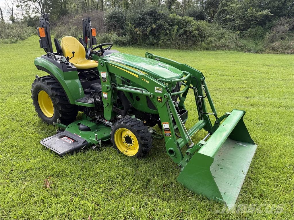 John Deere 2032R جرارات مدمجة