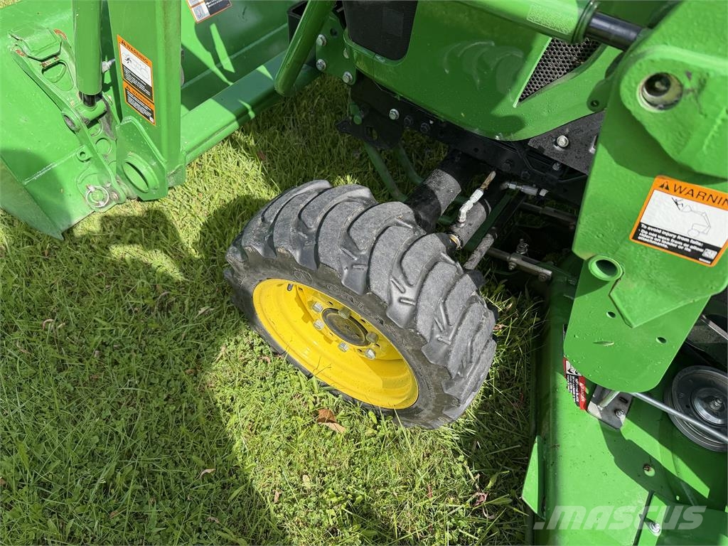 John Deere 2032R جرارات مدمجة