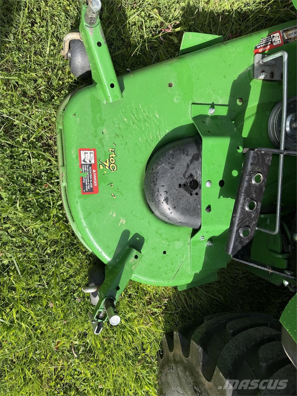John Deere 2032R جرارات مدمجة