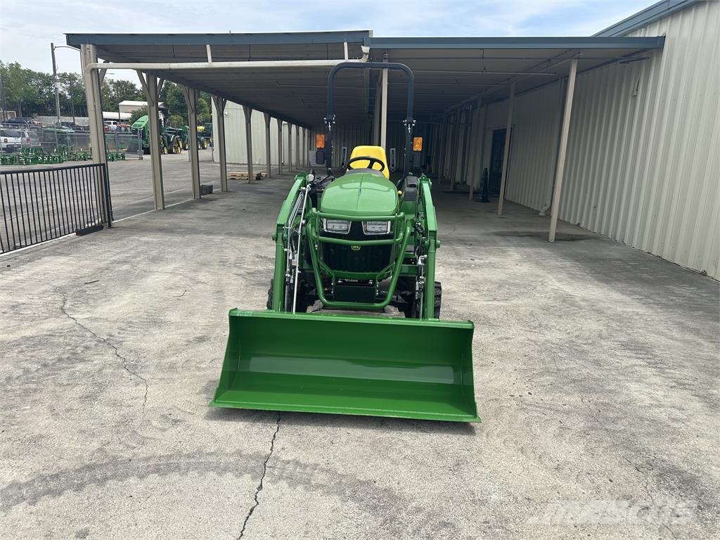 John Deere 2032R 소형 트랙터