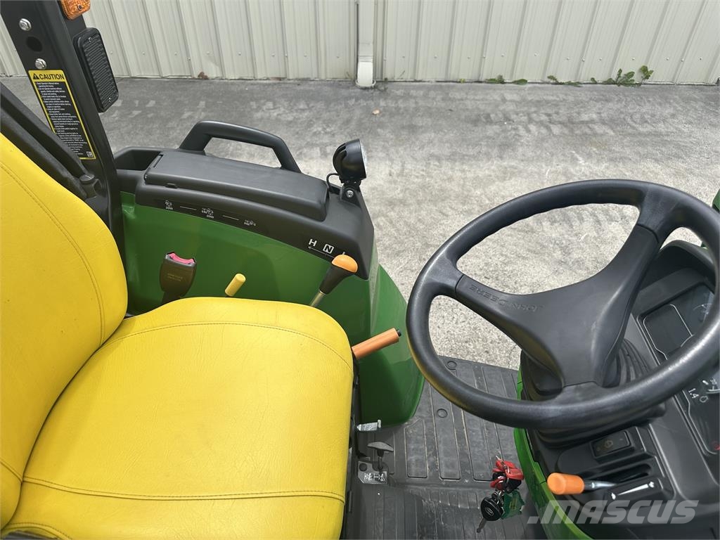 John Deere 2032R 소형 트랙터