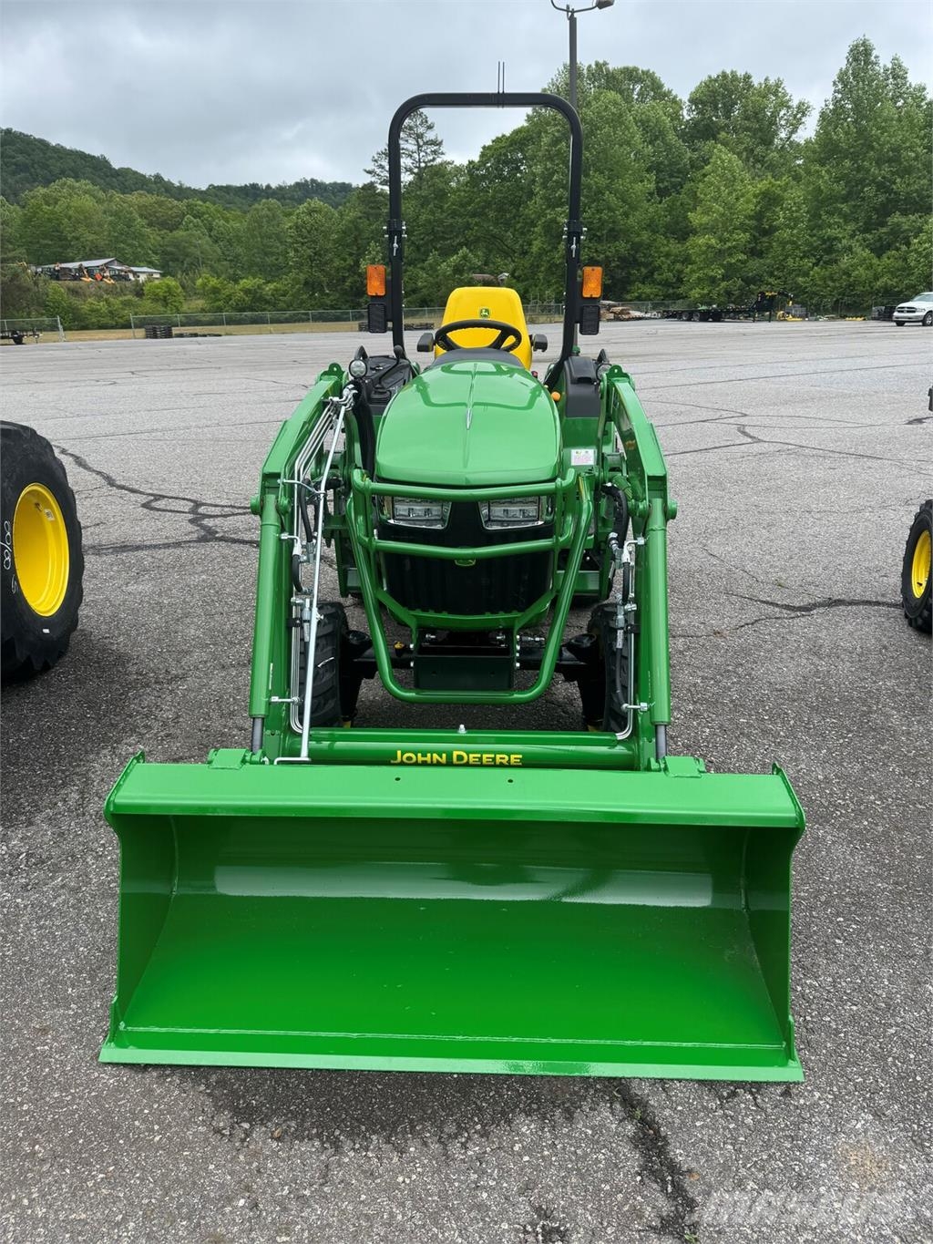 John Deere 2032R Tractoare compacte