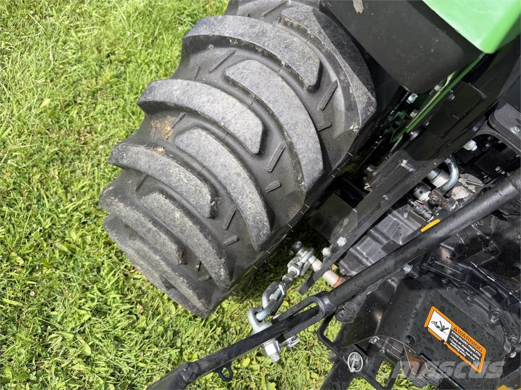 John Deere 2032R جرارات مدمجة