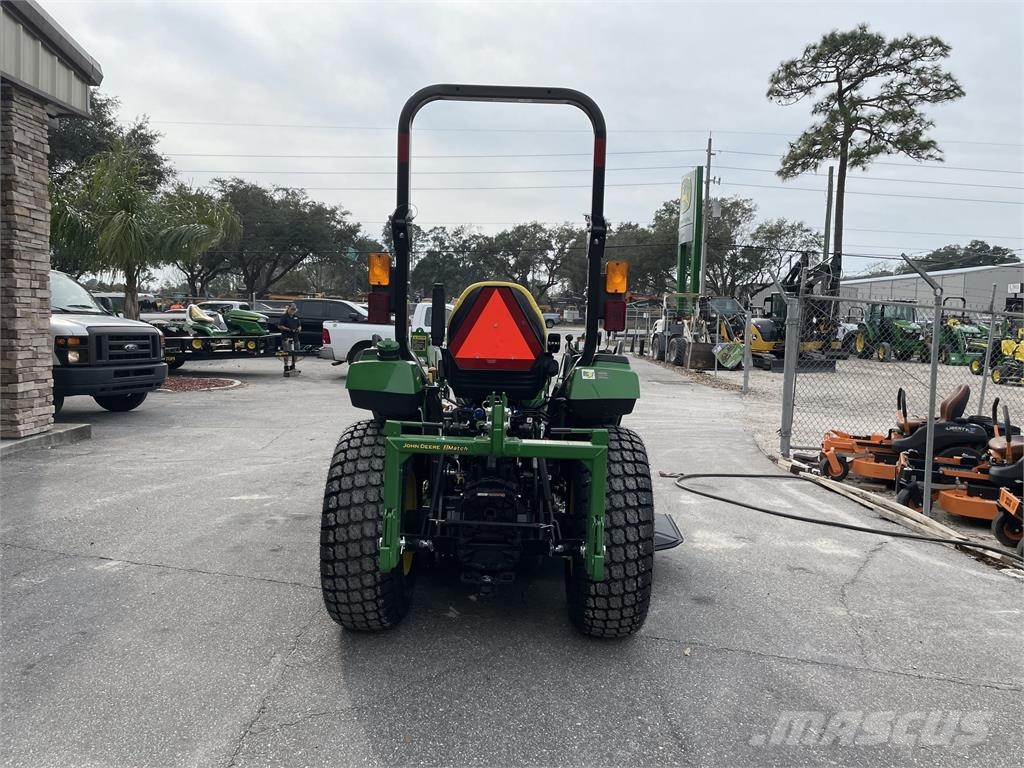 John Deere 2032R 小型曳引機