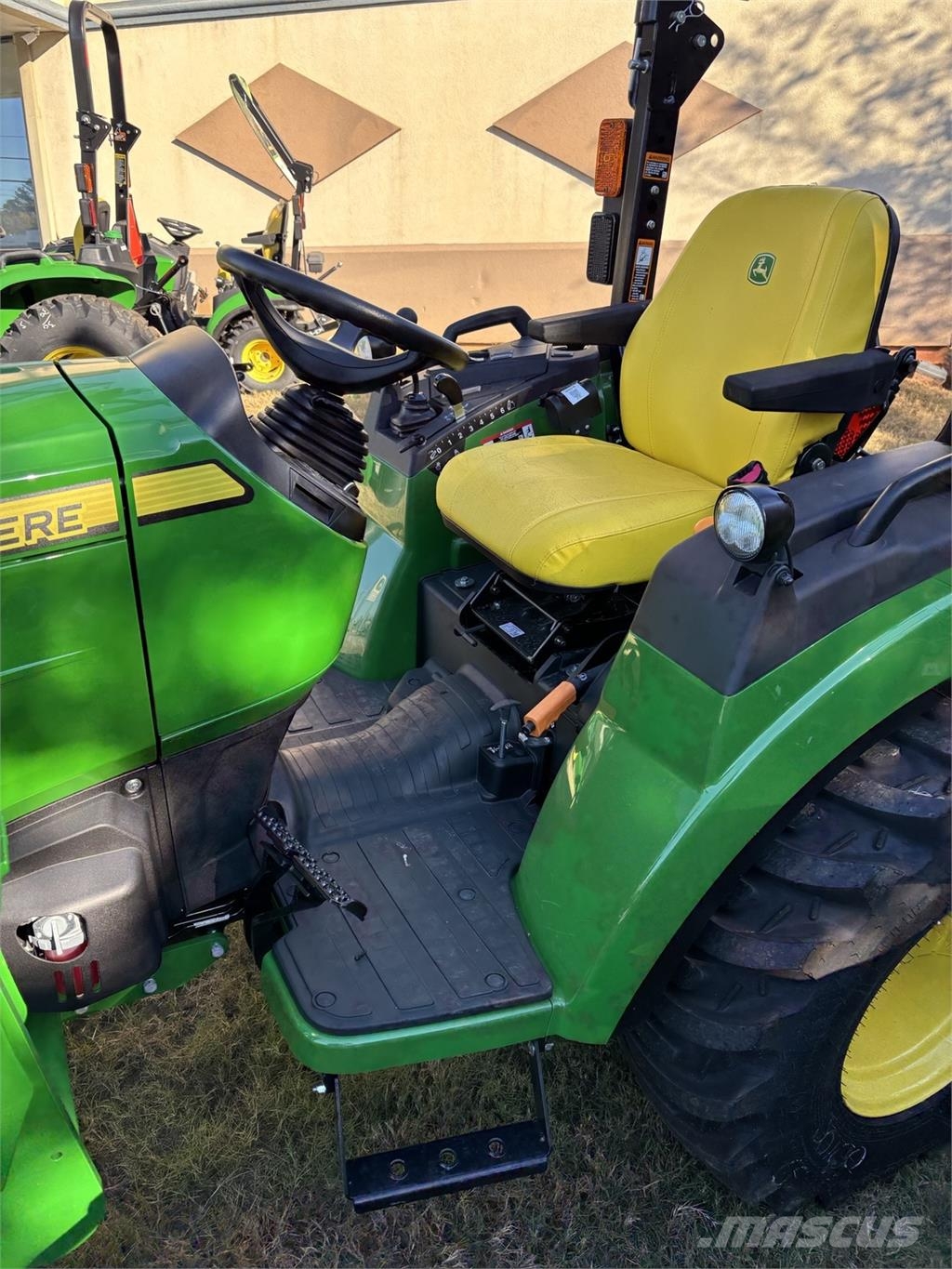 John Deere 2038R 소형 트랙터
