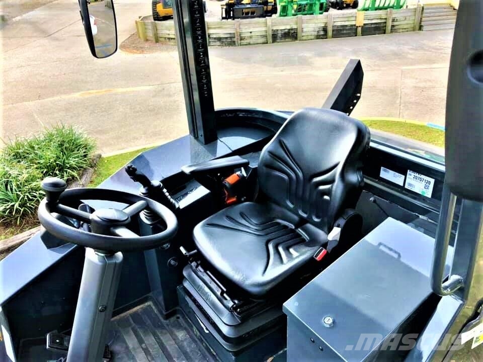 John Deere 204 G Мини товарачи