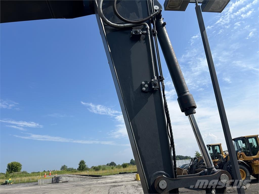 John Deere 210 P Bageri guseničari