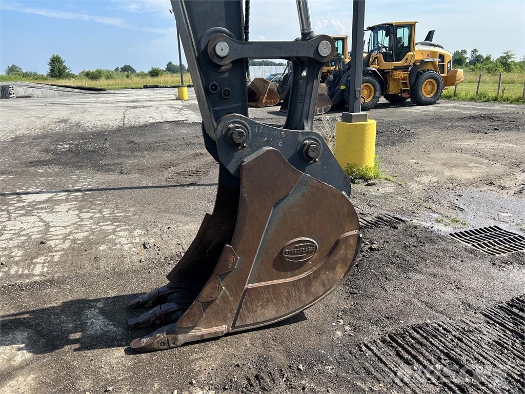 John Deere 210 P Bageri guseničari