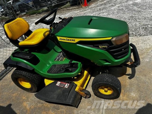 John Deere 240 ركوب الحشائش