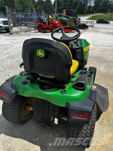 John Deere 240 ركوب الحشائش