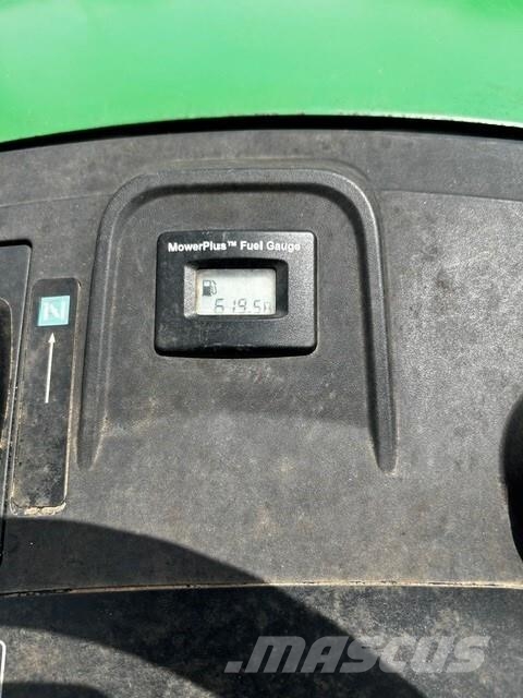 John Deere 240 ركوب الحشائش