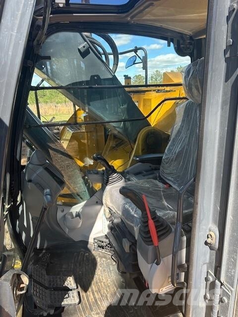 John Deere 245 P Crawler excavators