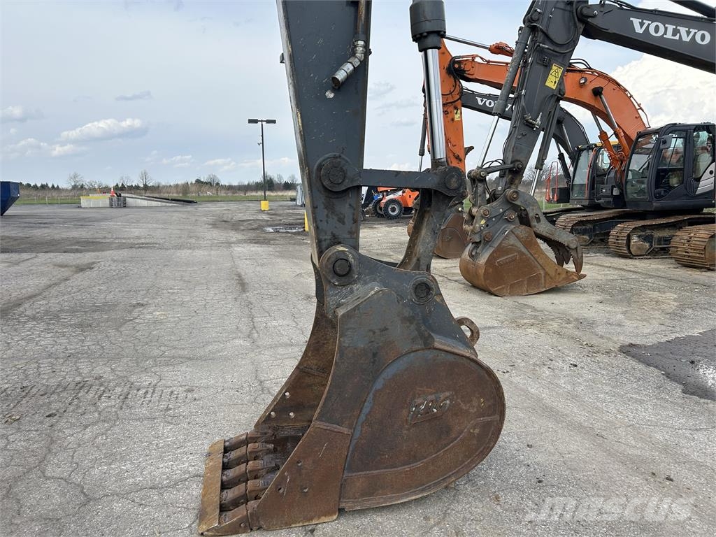 John Deere 245G LC Crawler excavators