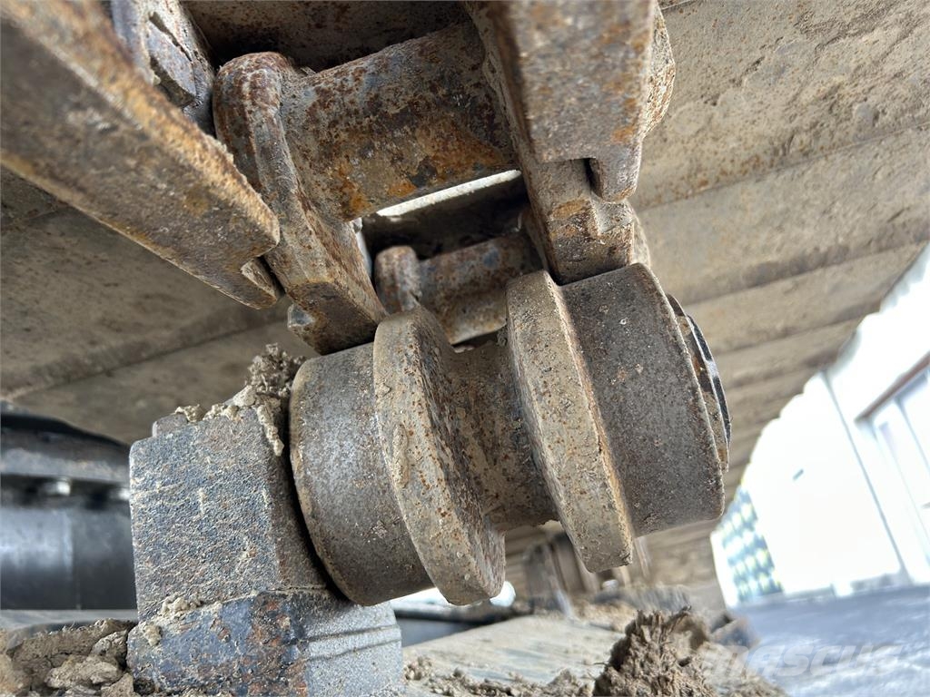 John Deere 245G LC Crawler excavators