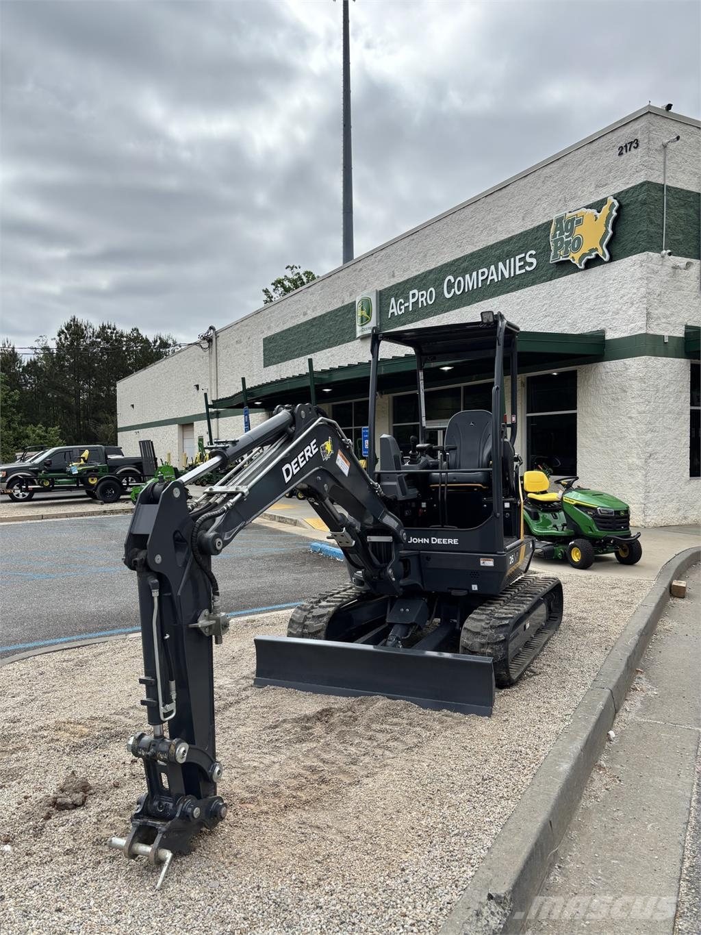 John Deere 26 P Minigraafmachines < 7t