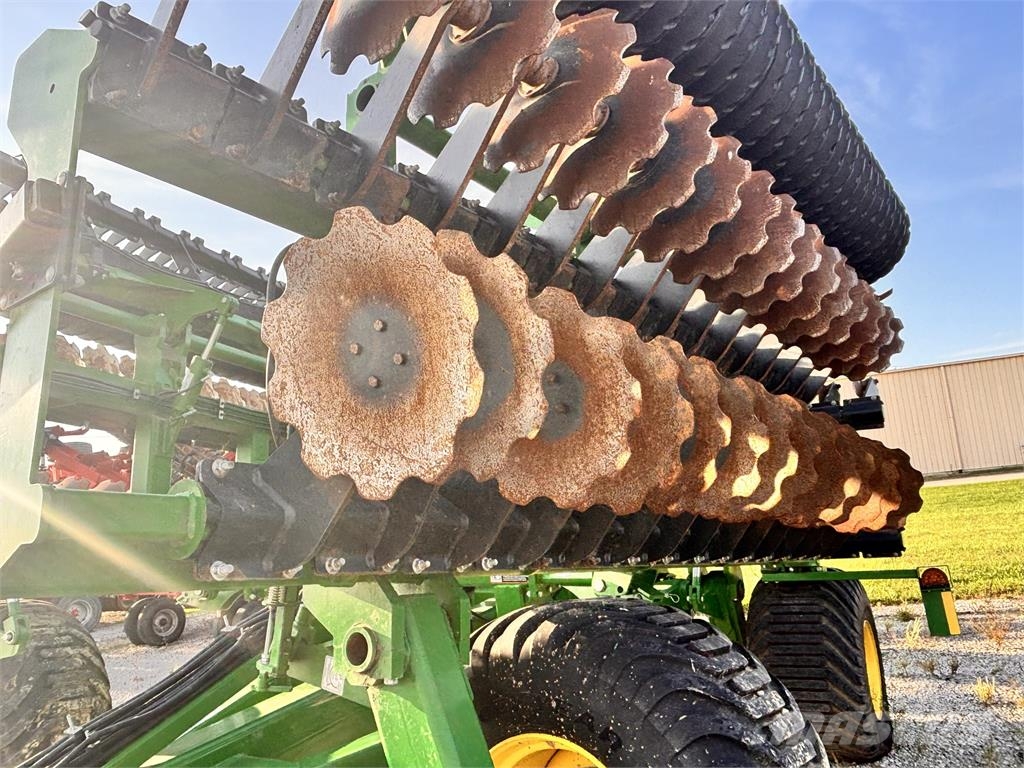 John Deere 2680H Disc harrows