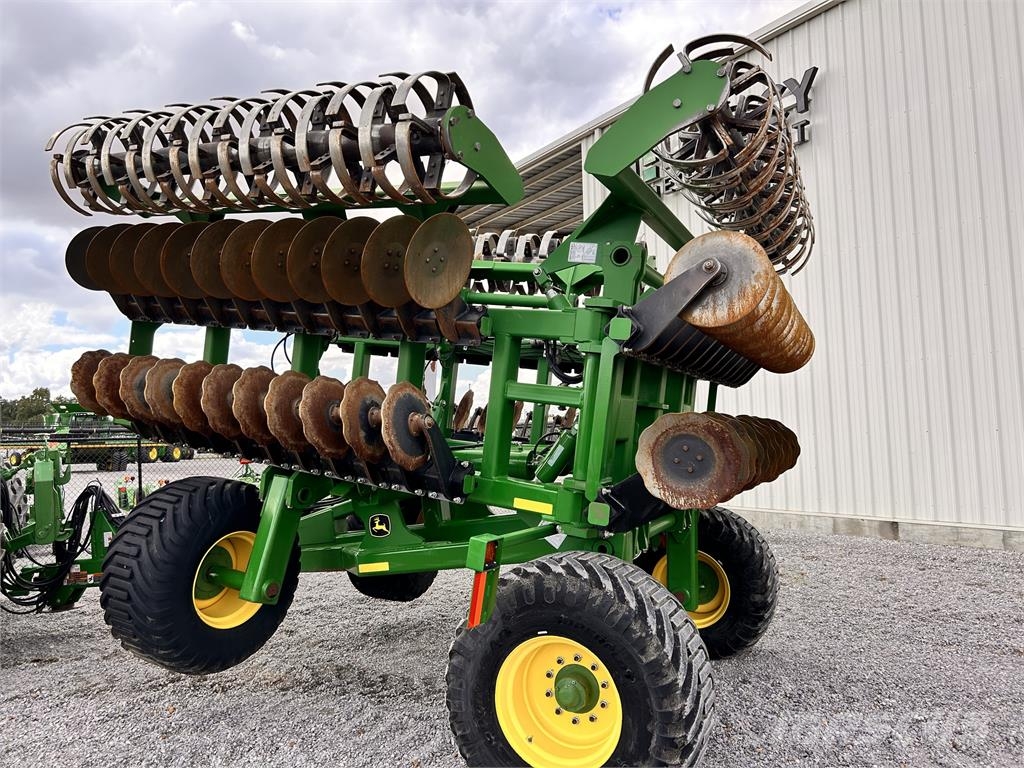 John Deere 2680H Disc harrows
