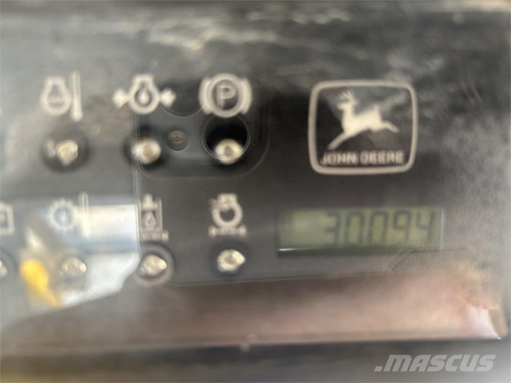 John Deere 270 Lietoti riteņu kompaktiekrāvēji