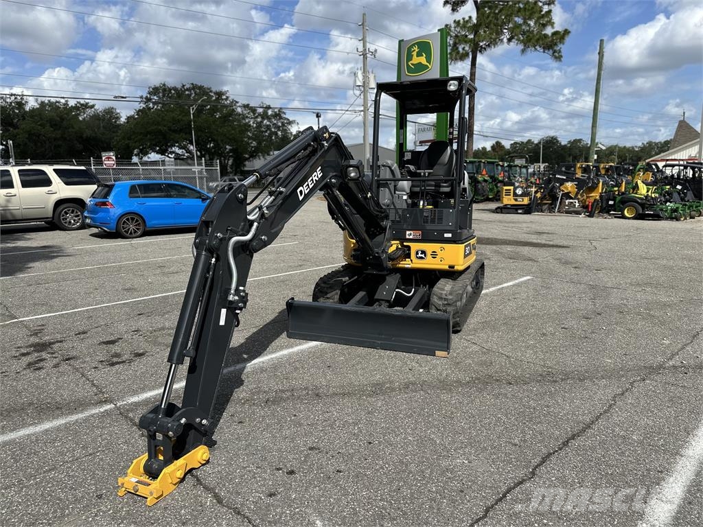 John Deere 30 P Minigraafmachines < 7t