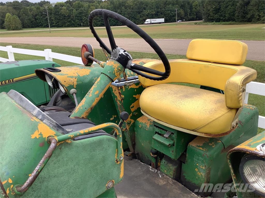 John Deere 3020 Самохідні газонокосарки