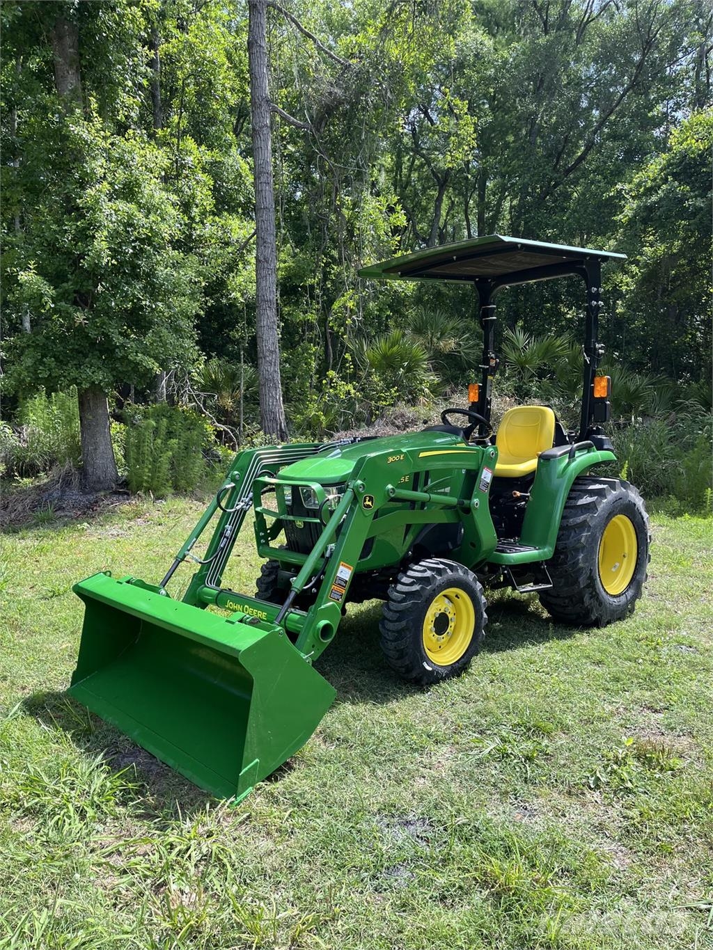 John Deere 3025E Compact tractors