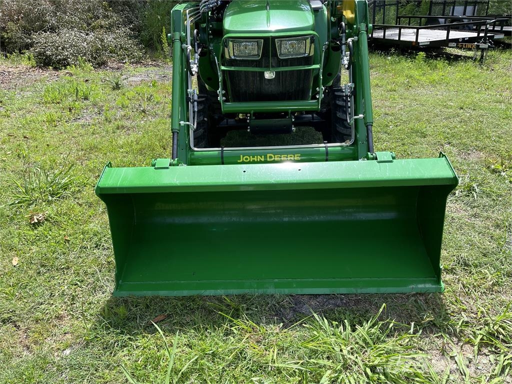 John Deere 3025E Compact tractors