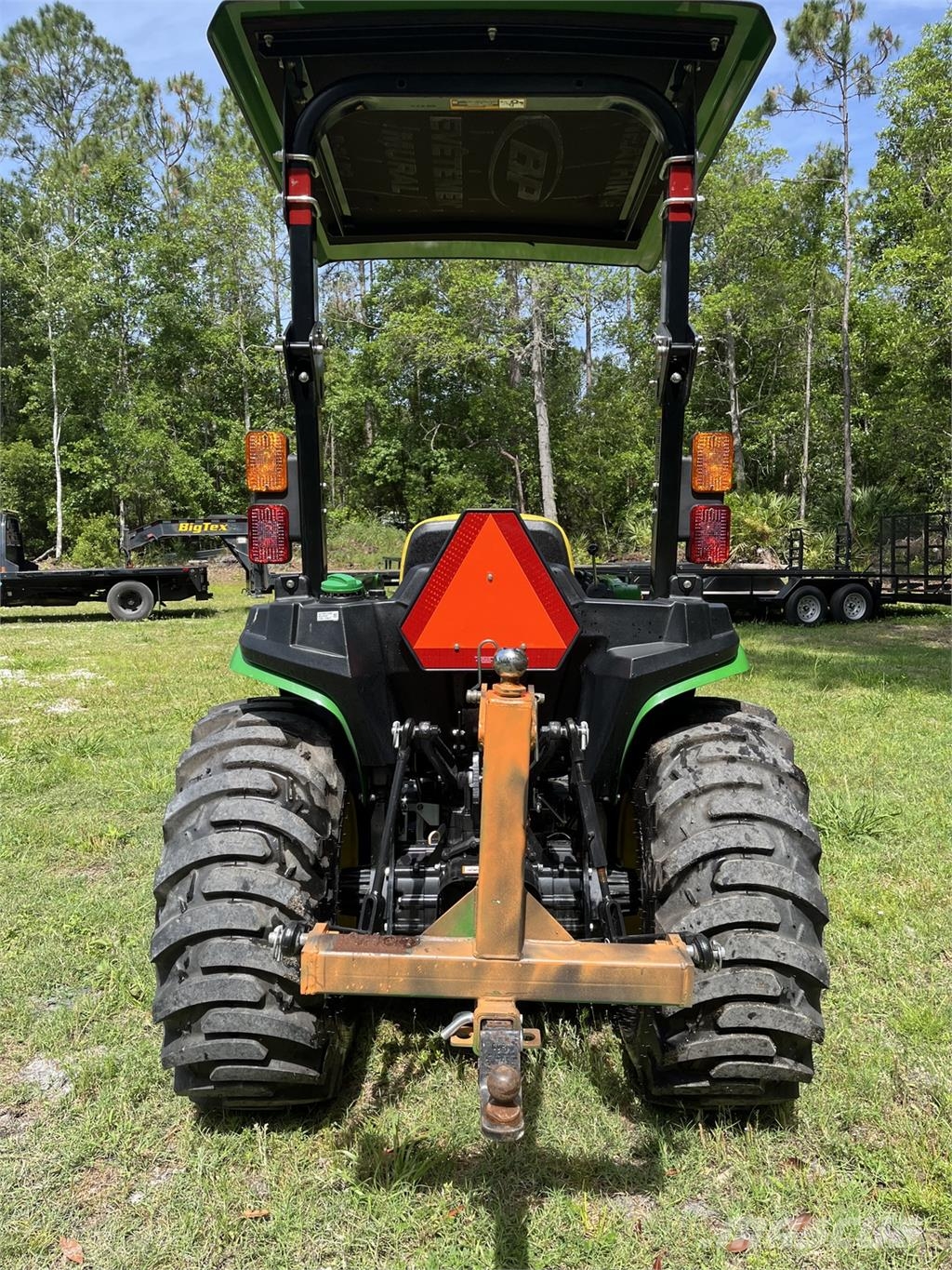 John Deere 3025E Compact tractors