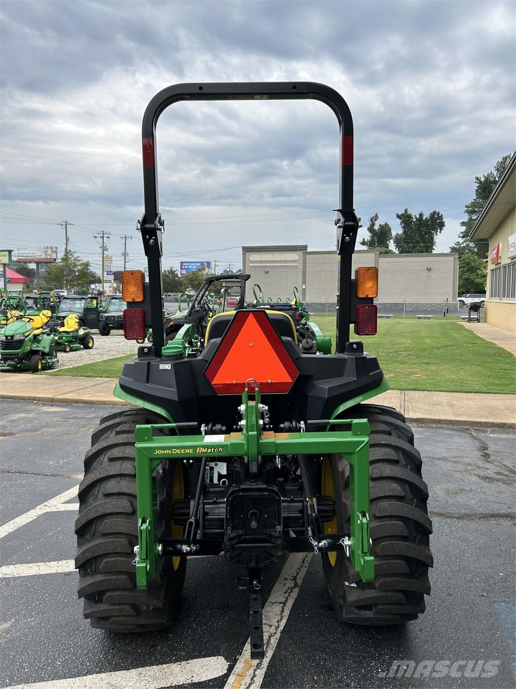 John Deere 3025E Compact tractors