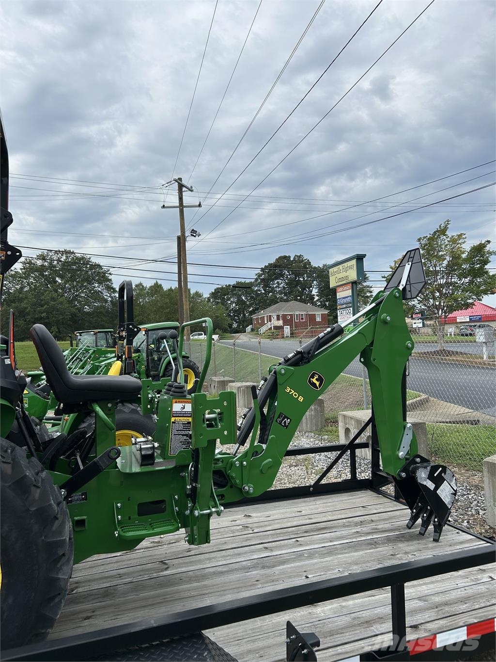 John Deere 3025E Compact tractors