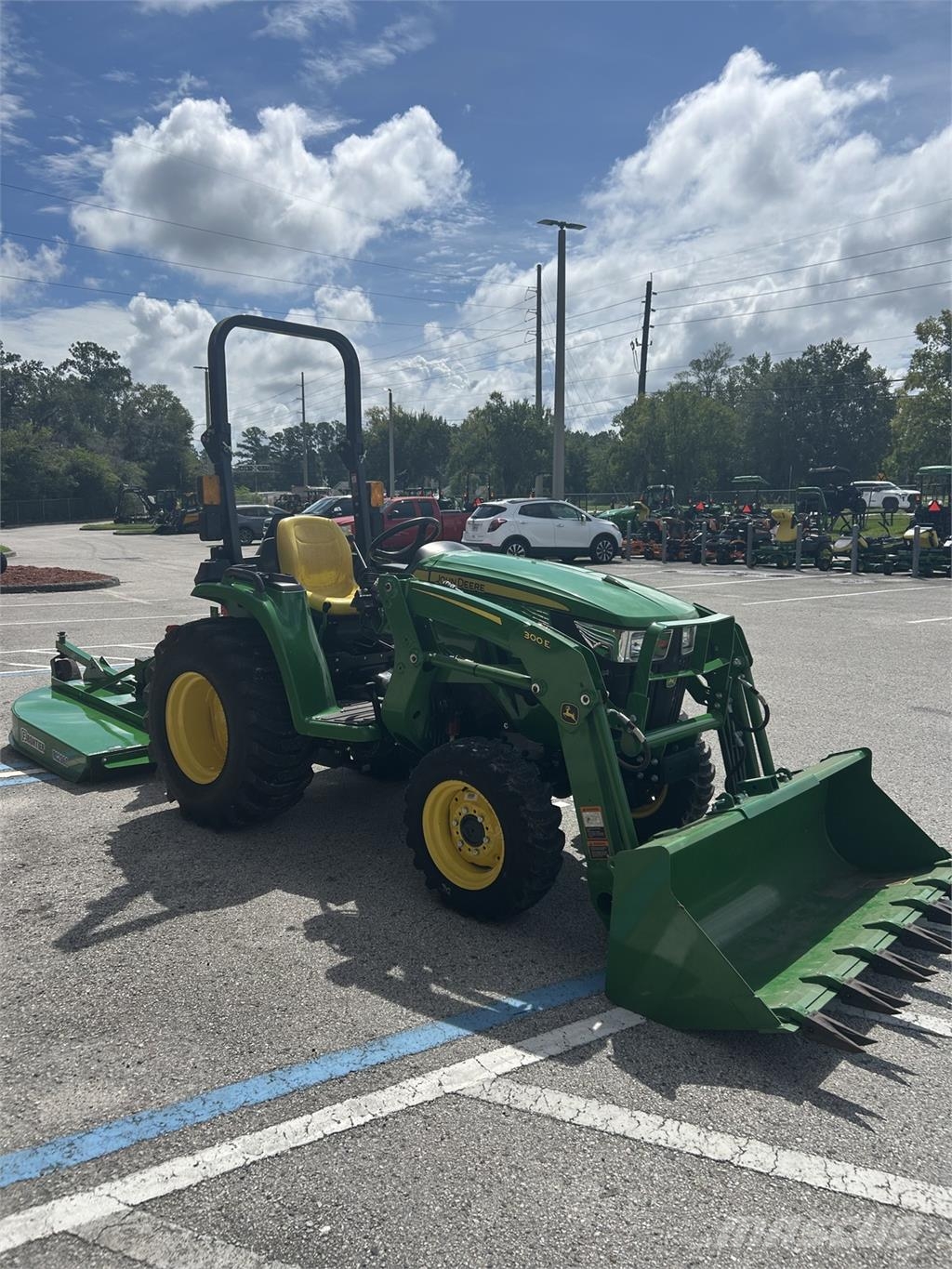 John Deere 3025E Compact tractors