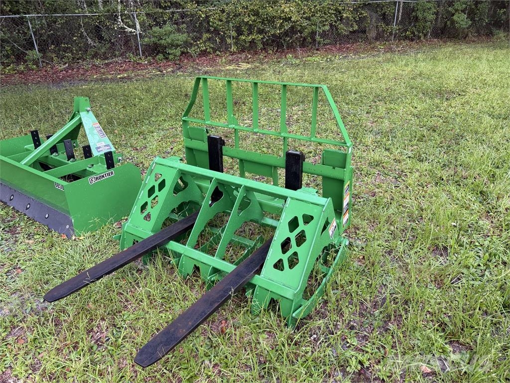 John Deere 3025E Compact tractors