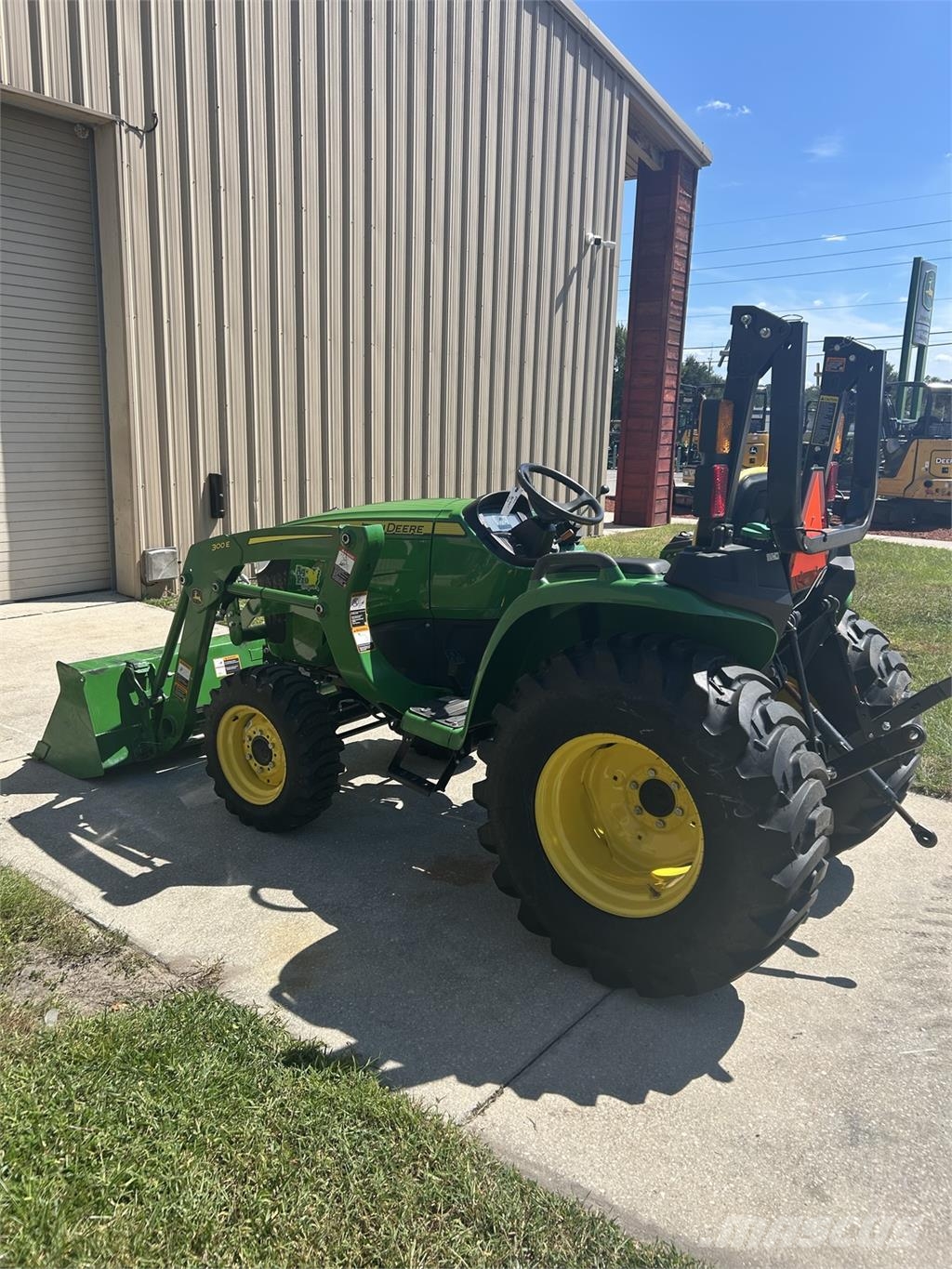 John Deere 3025E Kompaktni (mali) traktori