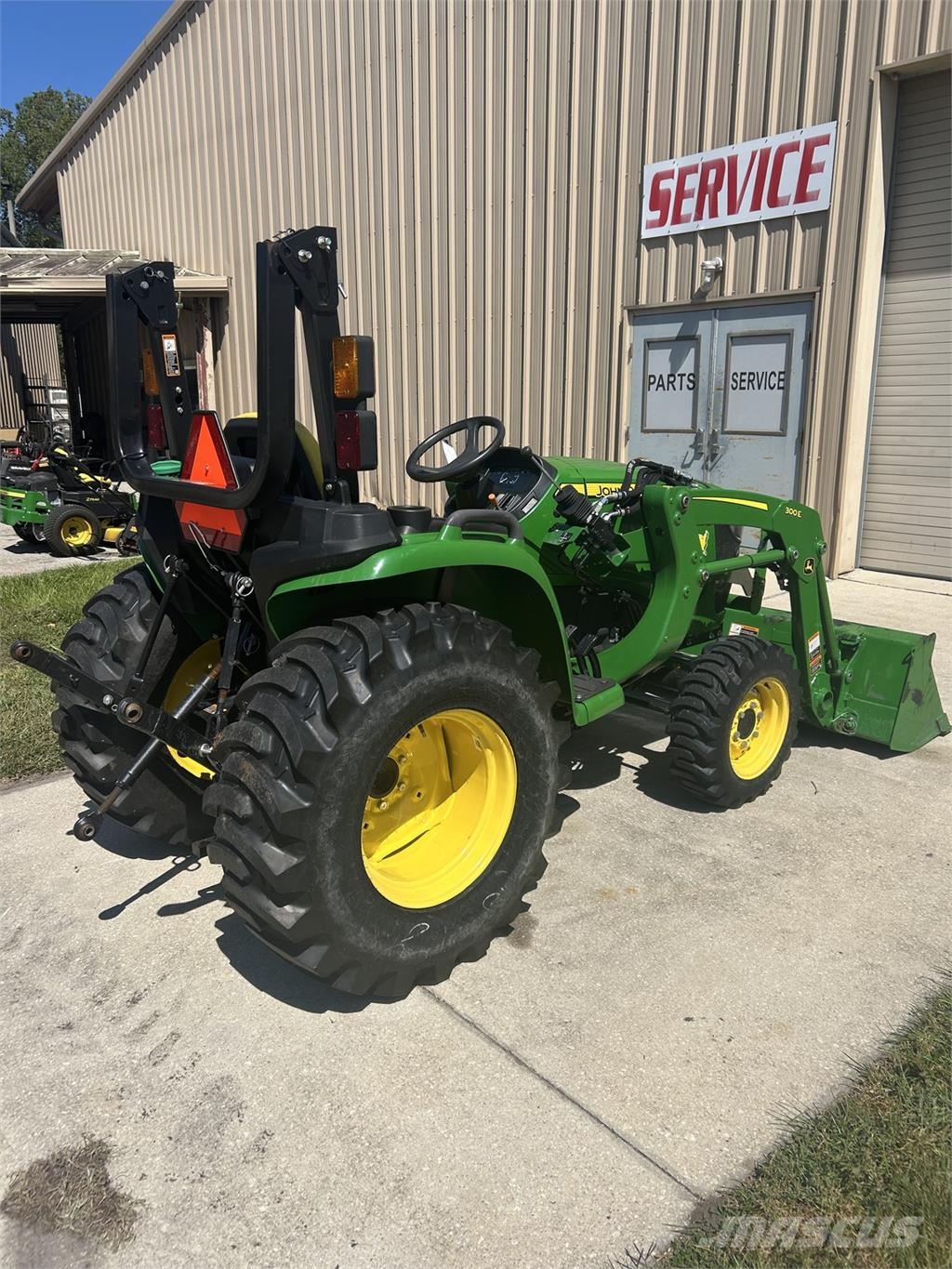 John Deere 3025E Kompaktni (mali) traktori