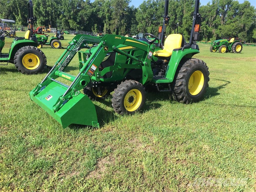 John Deere 3025E Naudoti kompaktiški traktoriai