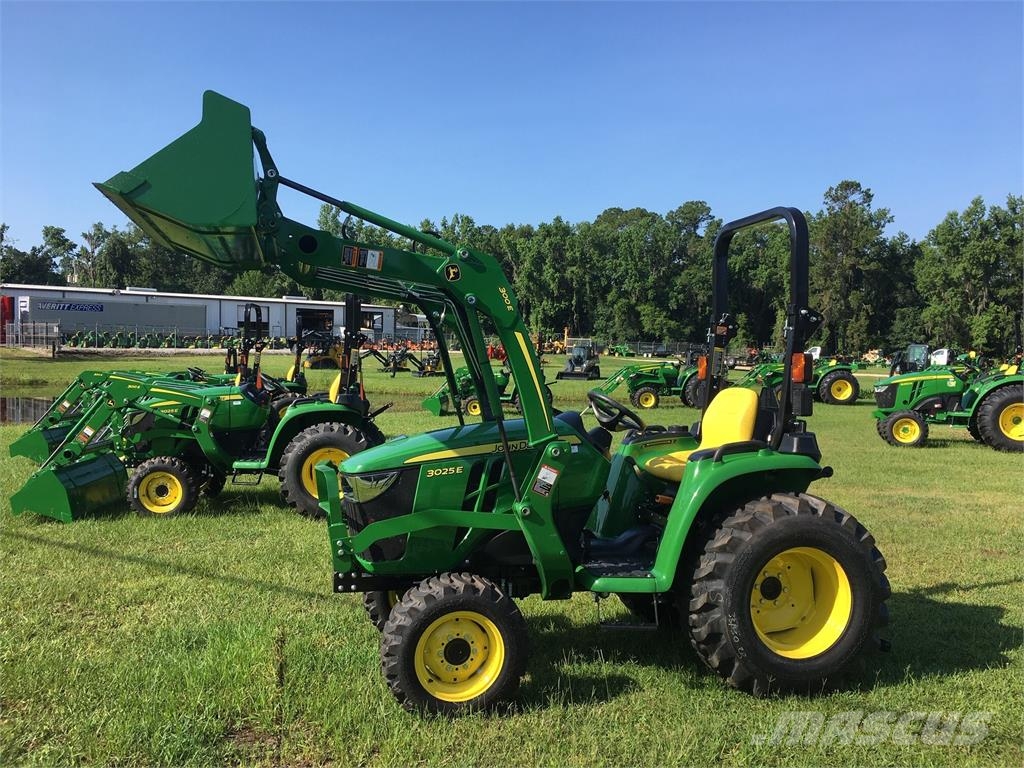 John Deere 3025E Naudoti kompaktiški traktoriai