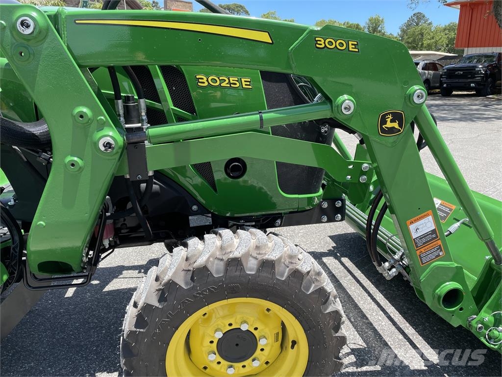 John Deere 3025E Taajamatraktorit