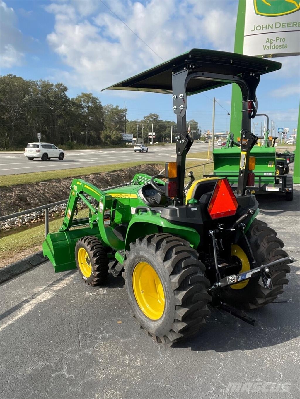 John Deere 3025E Taajamatraktorit