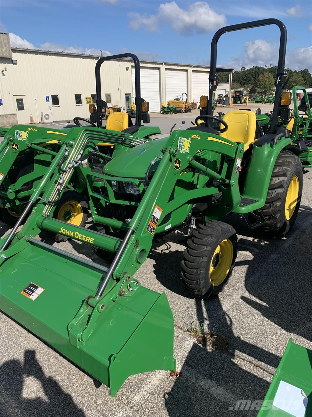 John Deere 3025E Naudoti kompaktiški traktoriai