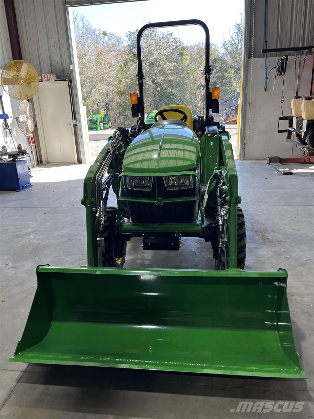 John Deere 3032E 소형 트랙터