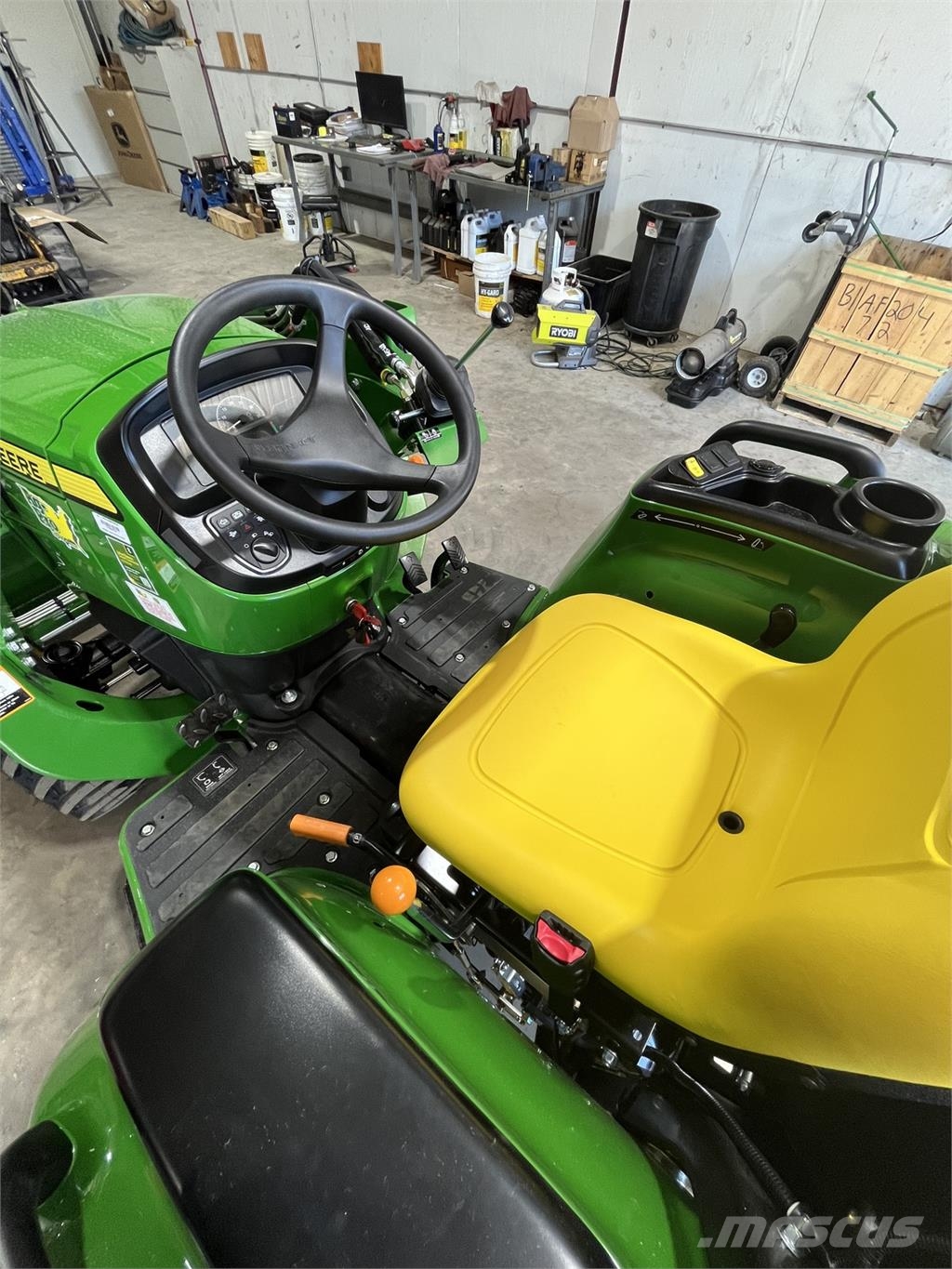 John Deere 3032E 소형 트랙터