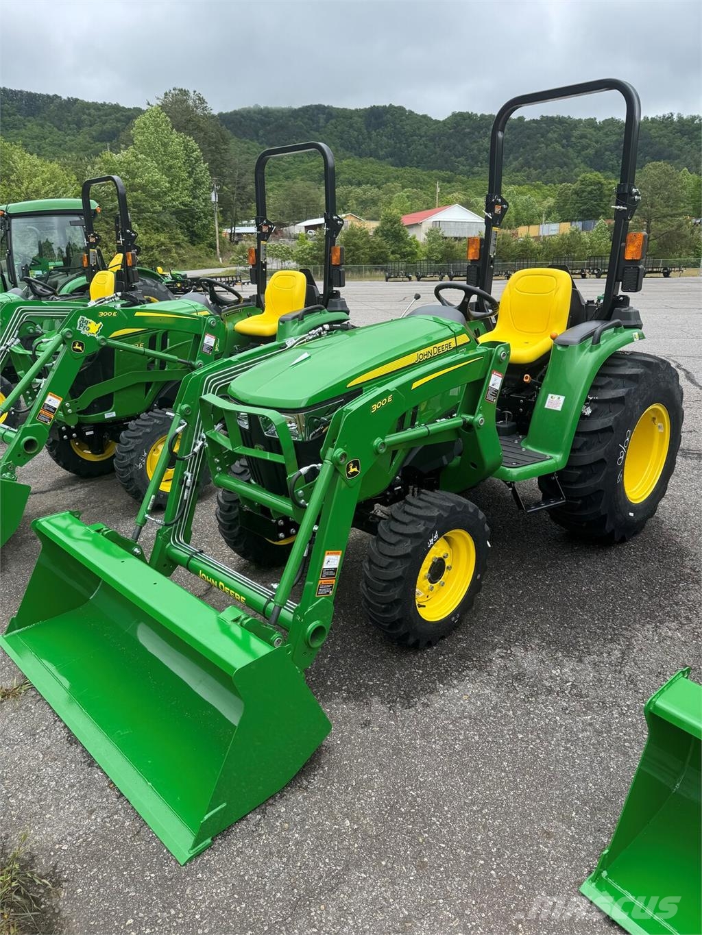 John Deere 3032E 소형 트랙터