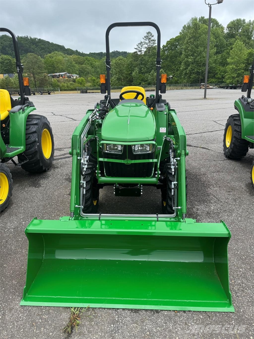 John Deere 3032E 소형 트랙터