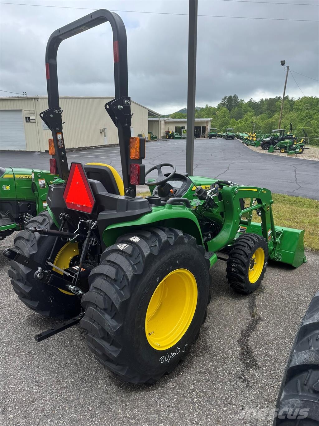 John Deere 3032E 소형 트랙터
