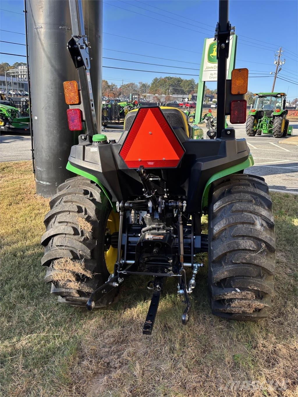 John Deere 3032E 소형 트랙터