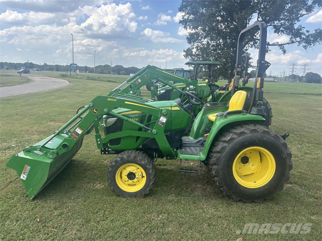 John Deere 3032E Kompaktie traktori