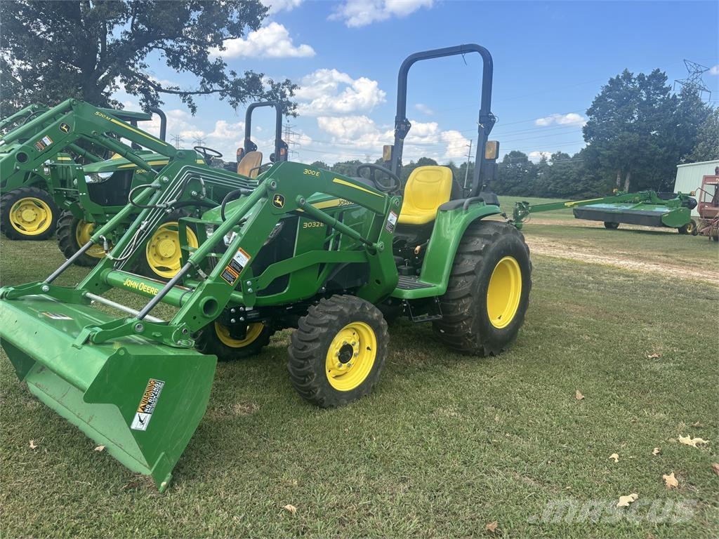 John Deere 3032E Kompaktie traktori