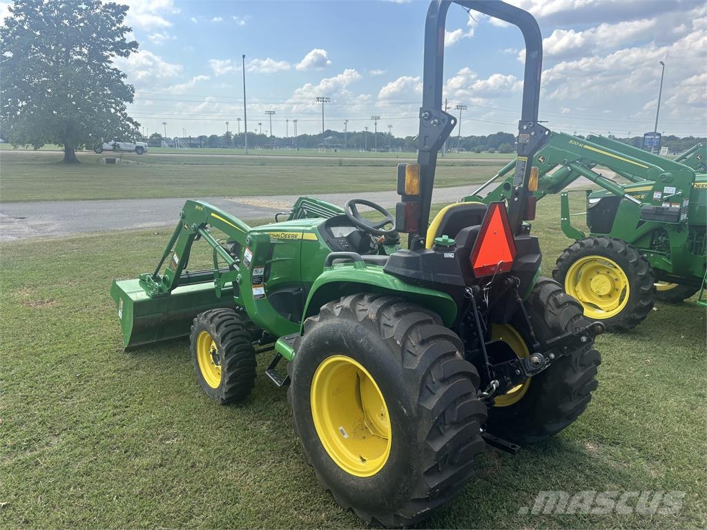 John Deere 3032E Kompaktie traktori